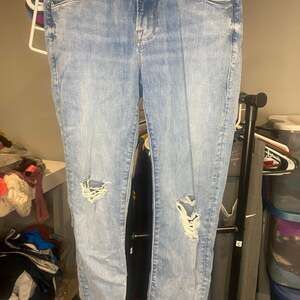 Frame distressed jeans